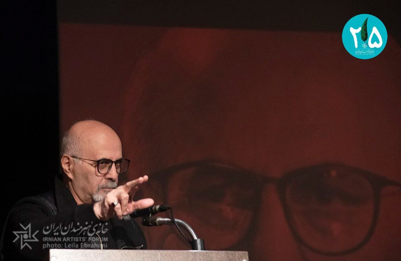 رسالت آدمهایی چون غریبپور تکثیر زیبایی است / جلوهگری شمعهای کیک ۲۵ سالگی «خانه هنرمندان ایران»