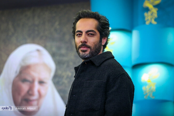 فوتوکال و نشست خبری «گوزن‌های اتوبان»