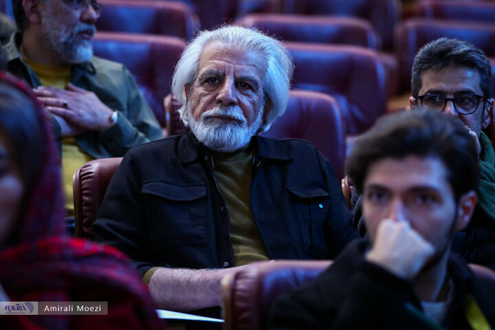 فوتوکال و نشست خبری «گوزن‌های اتوبان»
