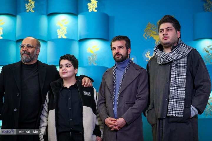فوتوکال و نشست خبری «گوزن‌های اتوبان»