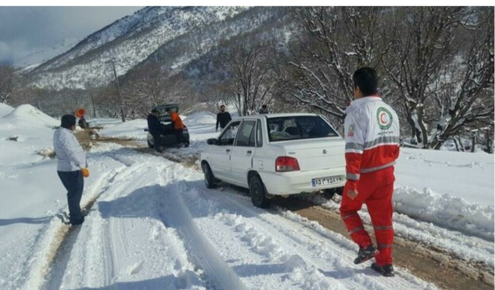 صحفه اخبار فوری - ۷۱۳ مسافر گرفتار در برف جاده‌های همدان نجات یافتند