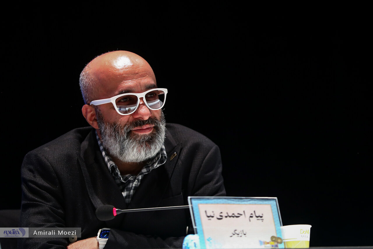 نشست خبری فیلم «خدای جنگ» با حضور بازیگران و عوامل فیلم برگزار شد نشست خبری فیلم «خدای جنگ» با حضور بازیگران و عوامل فیلم برگزار شد
