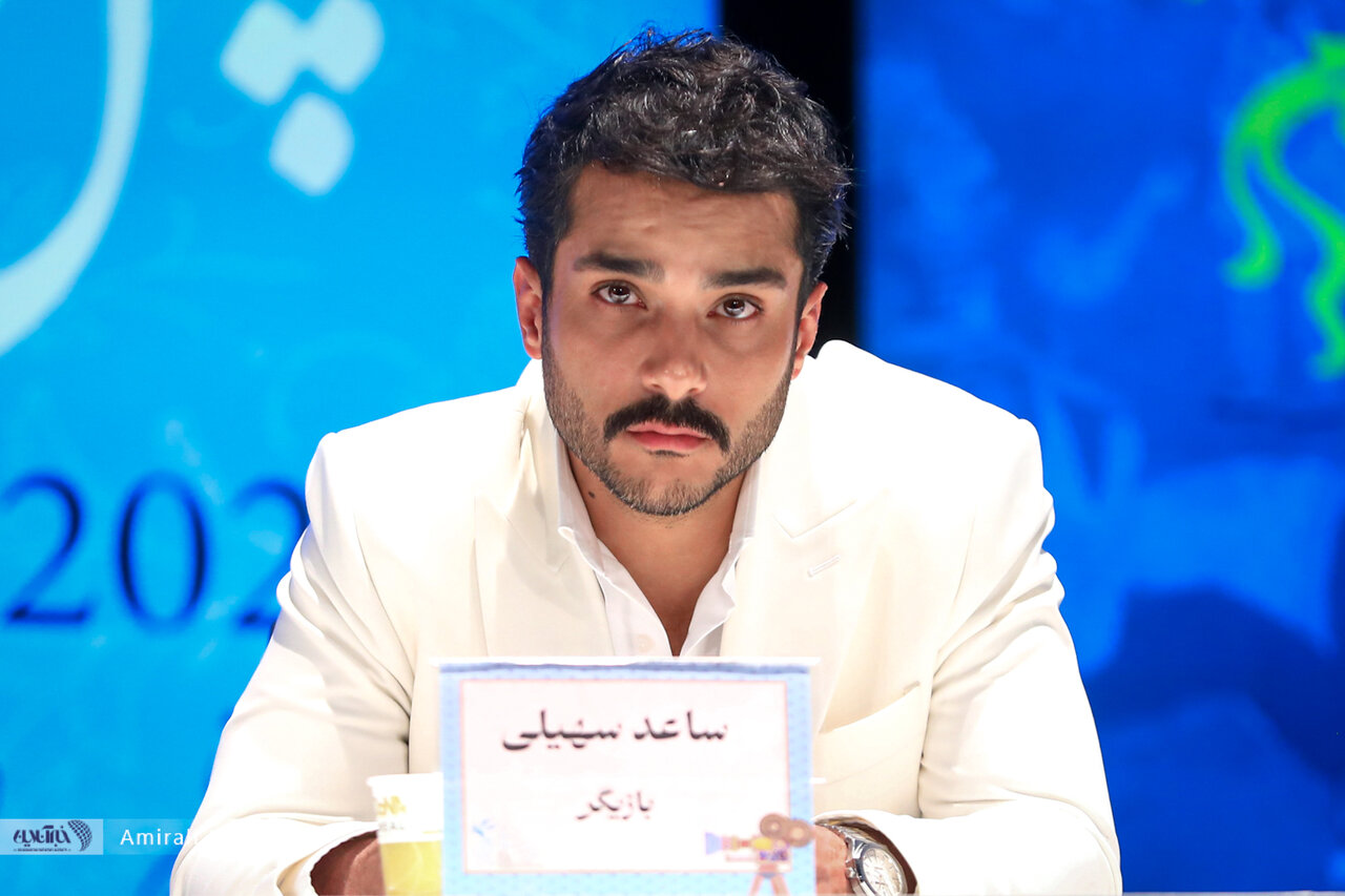 نشست خبری فیلم «خدای جنگ» با حضور بازیگران و عوامل فیلم برگزار شد نشست خبری فیلم «خدای جنگ» با حضور بازیگران و عوامل فیلم برگزار شد
