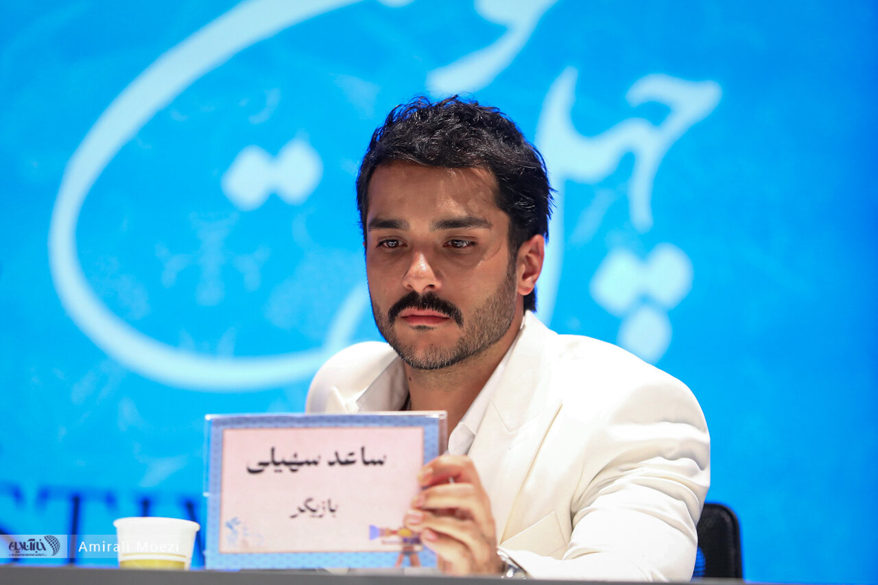 نشست خبری فیلم «خدای جنگ» با حضور بازیگران و عوامل فیلم برگزار شد نشست خبری فیلم «خدای جنگ» با حضور بازیگران و عوامل فیلم برگزار شد