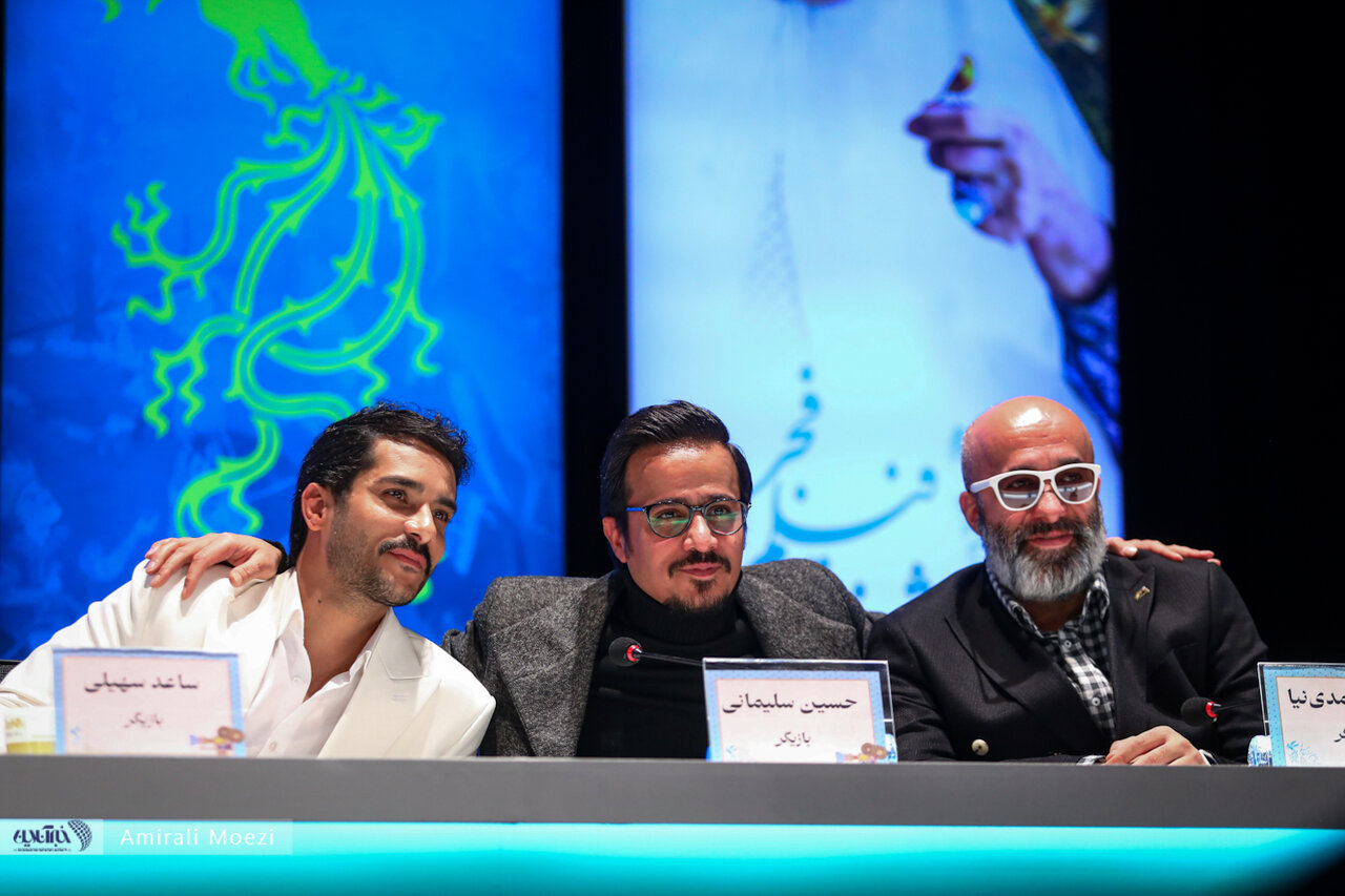 نشست خبری فیلم «خدای جنگ» با حضور بازیگران و عوامل فیلم برگزار شد نشست خبری فیلم «خدای جنگ» با حضور بازیگران و عوامل فیلم برگزار شد