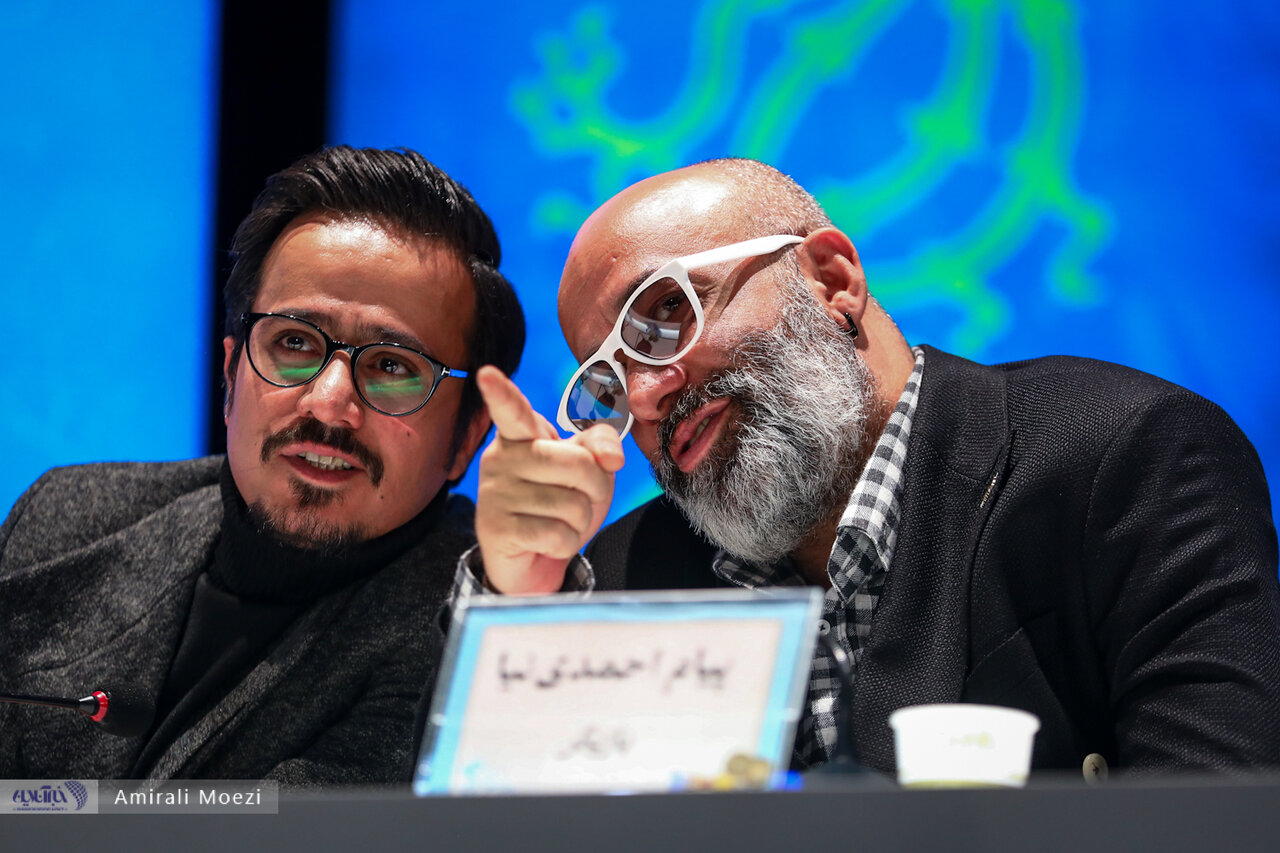 نشست خبری فیلم «خدای جنگ» با حضور بازیگران و عوامل فیلم برگزار شد نشست خبری فیلم «خدای جنگ» با حضور بازیگران و عوامل فیلم برگزار شد