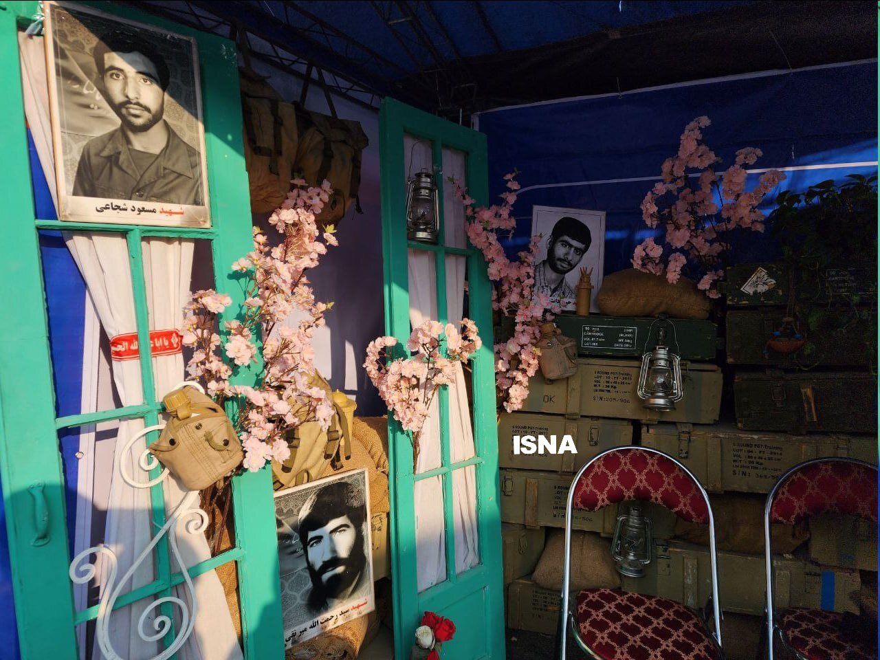 تصویری از حضور شهروندان چینی با پرچم ایران در راهپیمایی ۲۲ بهمن/ زنان با لباس محلی آمدند/ نصب پرچمهای اسرائیل، آمریکا و انگلیس بر روی چهارپایان