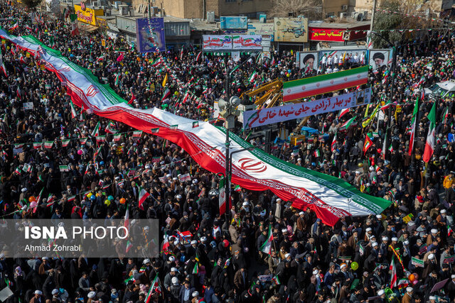 عارف و مقامات دولت‌های فعلی و سابق در راهپیمایی حاضر شدند/ تصویری از شمحانی در ۲۲ بهمن پس از حواشی اخیر