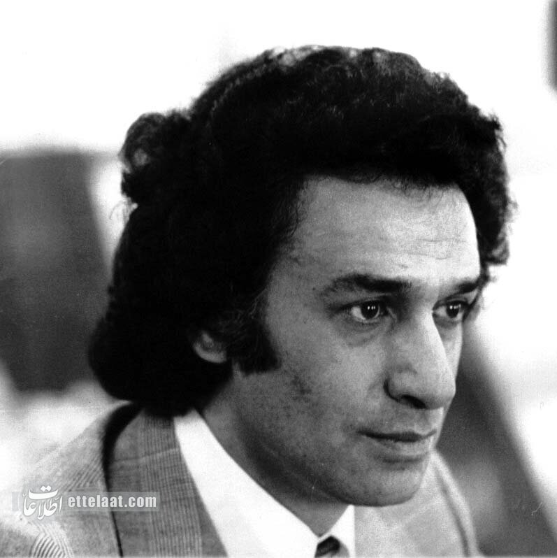 روی در خانهام نوشتهاند «مرگ بر شاعر خائن»!