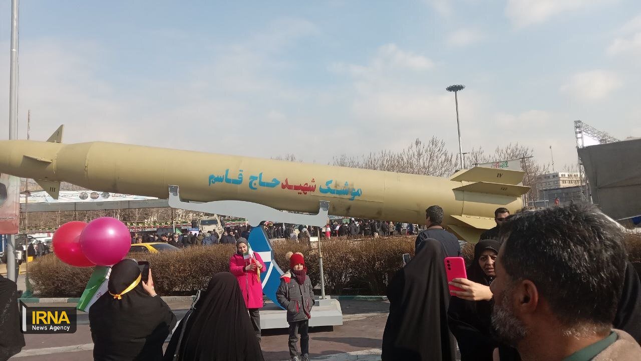 تصاویر | نمایش بخشی از توان دفاعی ایران در راهپیمایی ۲۲ بهمن