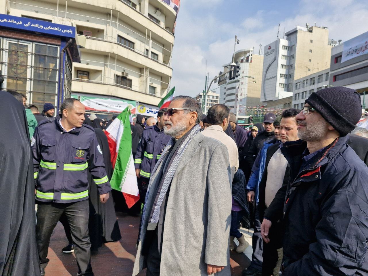 عارف و مقامات دولت‌های فعلی و سابق در راهپیمایی حاضر شدند/ تصویری از شمحانی در ۲۲ بهمن پس از حواشی اخیر