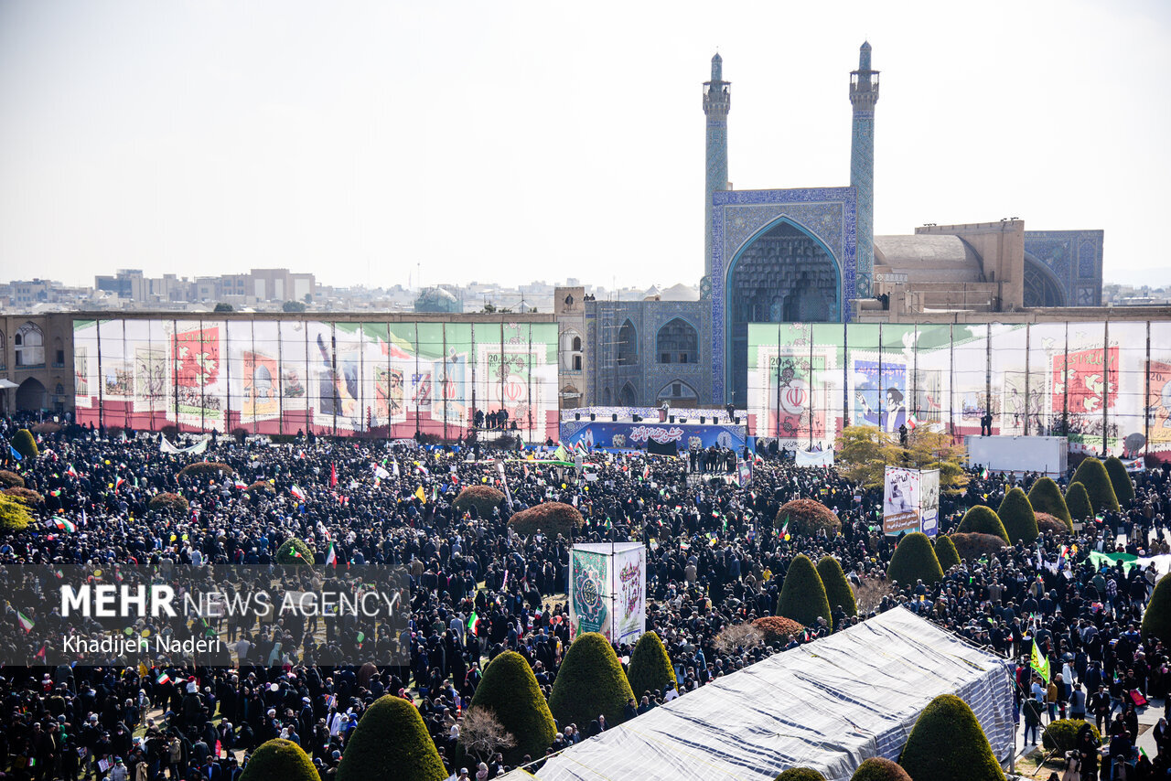 نوستالژی برف و سرما و روزهای انقلاب/ ۲۲ بهمنی که هر سال بهار میشود