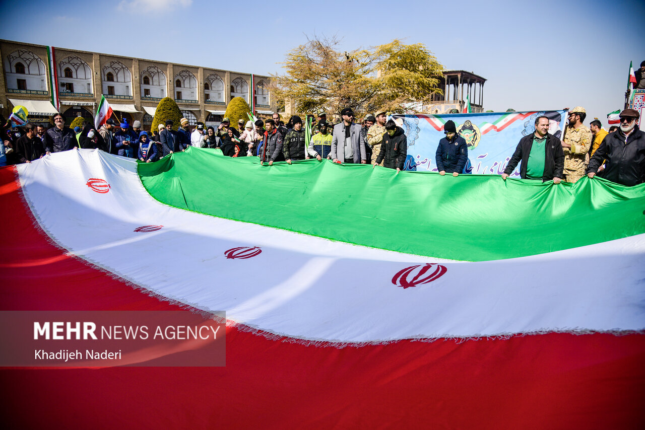 نوستالژی برف و سرما و روزهای انقلاب/ ۲۲ بهمنی که هر سال بهار میشود