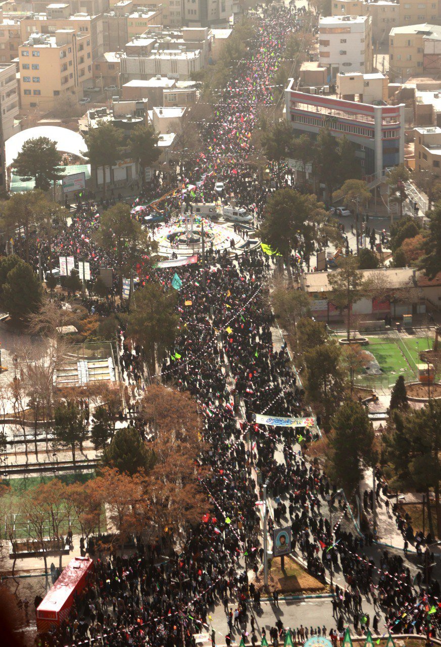 عکس هوایی از حضور تاریخی مردم کرمان در راهپیمایی ۲۲ بهمن