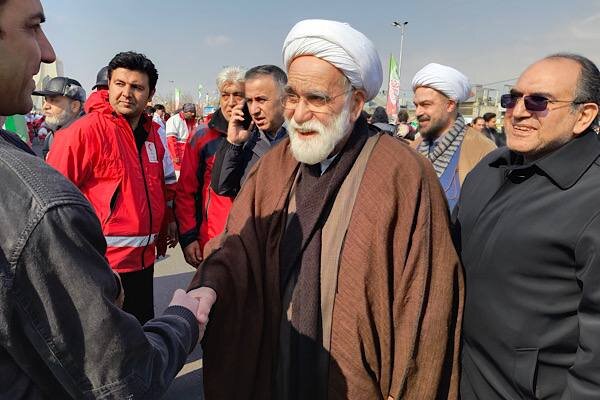 نماینده ولی فقیه در هلال احمر در راهپیمایی ۲۲ بهمن: این حماسه آفرینی نشانه پایبندی آحاد ملت ایران اسلامی به ارزش‌های انقلاب است