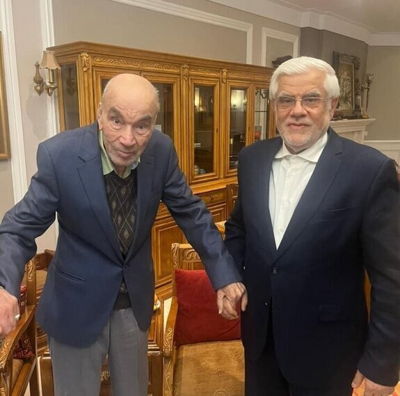تصویری از دیدار معاون اول رئیسجمهور با رضا داوری اردکانی