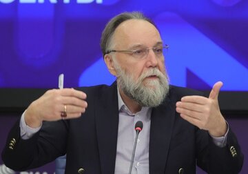 فیلسوف روس: ایران با رهبری آیتالله خامنهای برابر غرب قهرمانانه ایستاد و پیروز شد فیلسوف روس: ایران با رهبری آیتالله خامنهای برابر غرب قهرمانانه ایستاد و پیروز شد