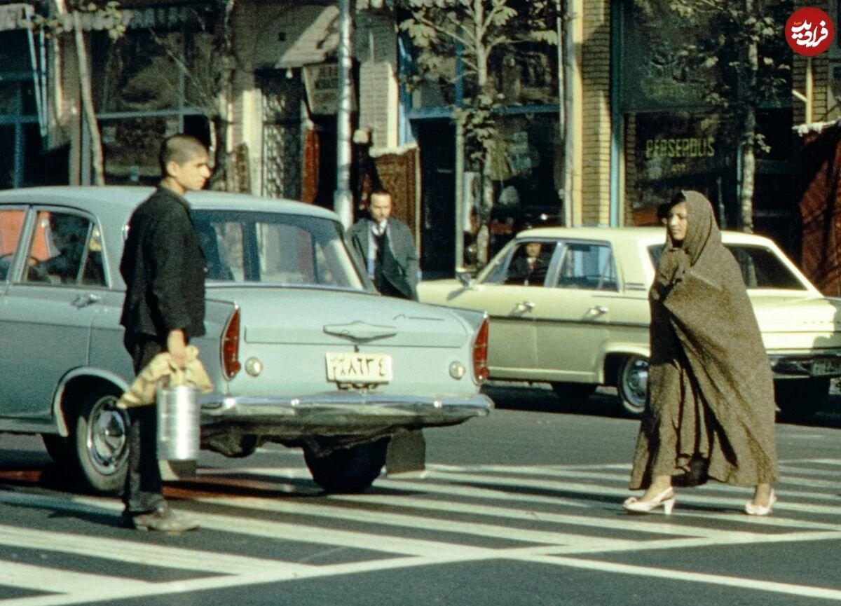 مجموعه عکس/ کاروان قاطر پشت دروازه دولت، پشمفروش و تاکسیهای نارنجی