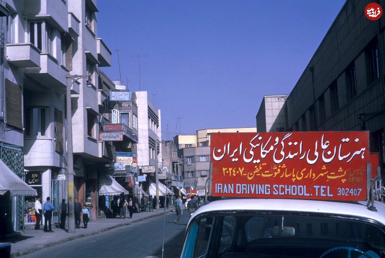 مجموعه عکس/ کاروان قاطر پشت دروازه دولت، پشمفروش و تاکسیهای نارنجی