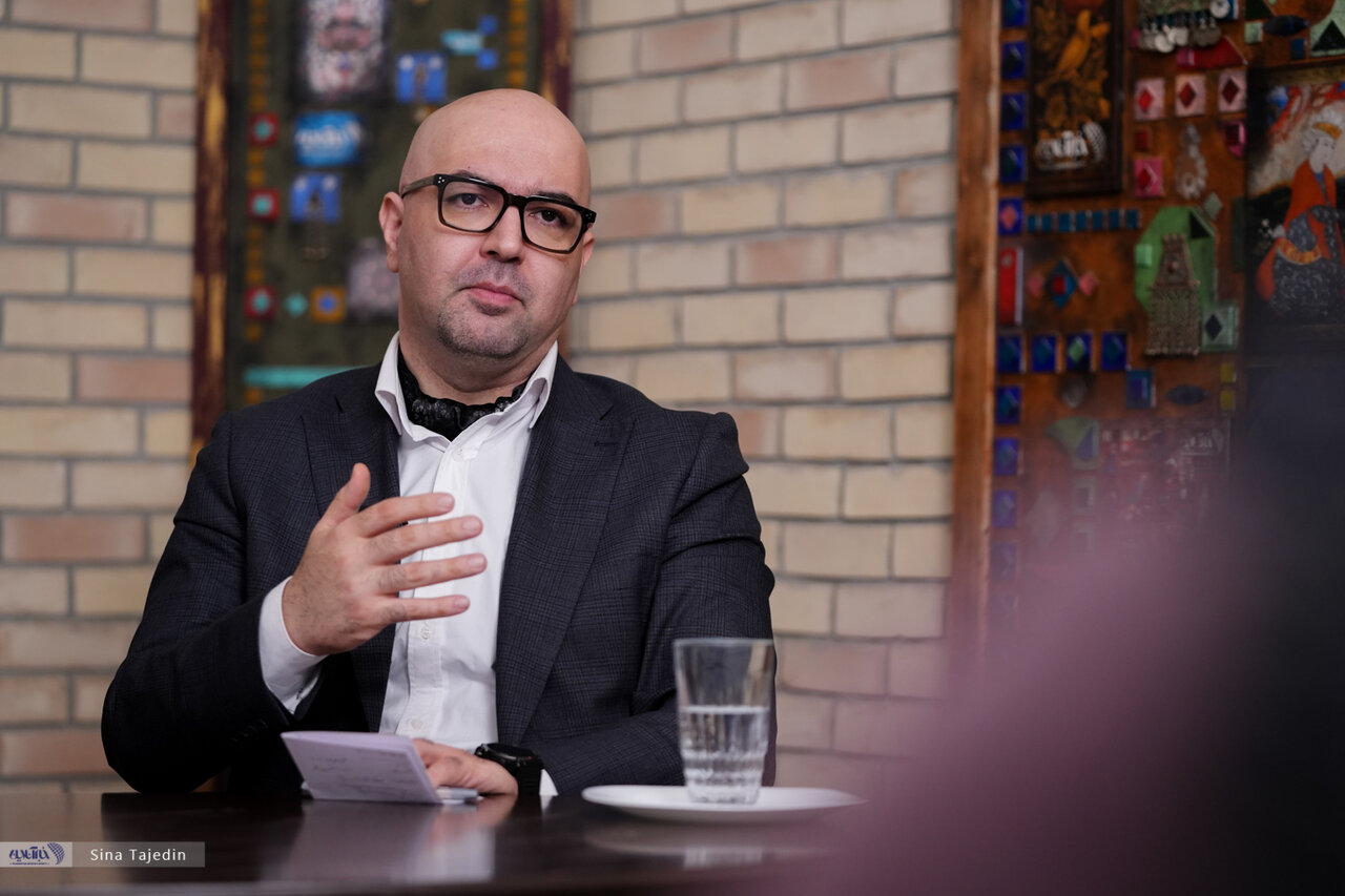 از خودمان بپرسیم که به منزله ایران،ما که هستیم؟/ ایران تبدیل به مکان ممنوعه شده/اینکه امریکا را سرنگون کنیم؛بعد از آن چه چیز را دنبال میکنیم؟