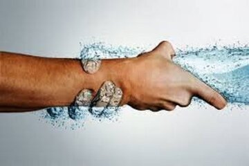 نشانههای مهم کم آبی بدن که آن را نادیده میگیرید! نشانههای مهم کم آبی بدن که آن را نادیده میگیرید!