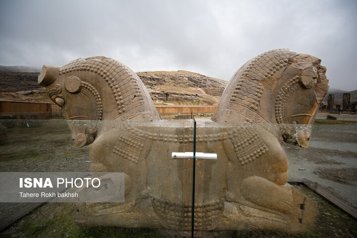 تخت جمشید در باران