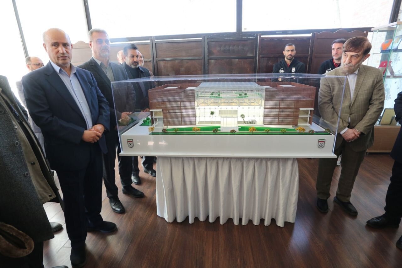 عکس|وعدهی جدید تاج قبل از انتخابات!/ رونمایی از ماکت ساختمان جدید فدراسیون فوتبال