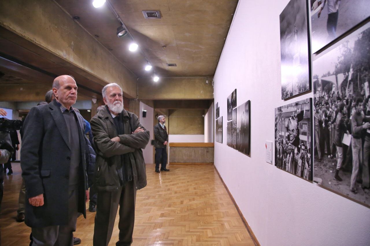 نمایش عکسهای میشل ستبون از انقلاب در فرهنگسرای نیاوران