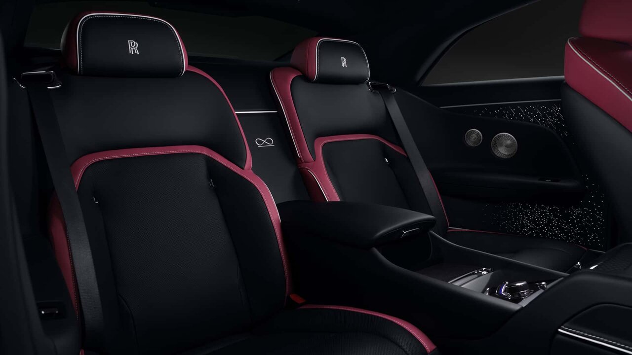 خودروی ۴۵ میلیارد تومانی / زیبایی خیرهکننده رولزرویس اسپکتر بلکبچ