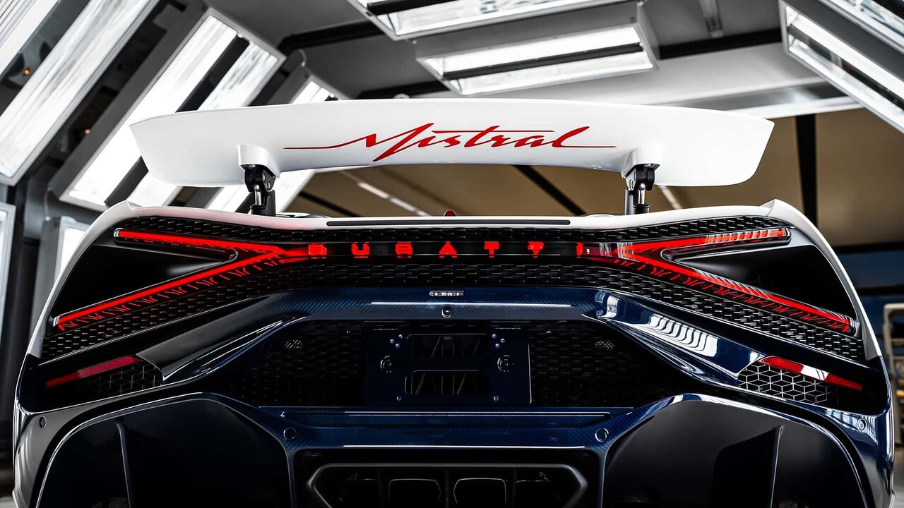 بوگاتی میسترال، یک هیولای ۱۶ سیلندر / با سریعترین خودروی بیسقف جهان آشنا شوید
