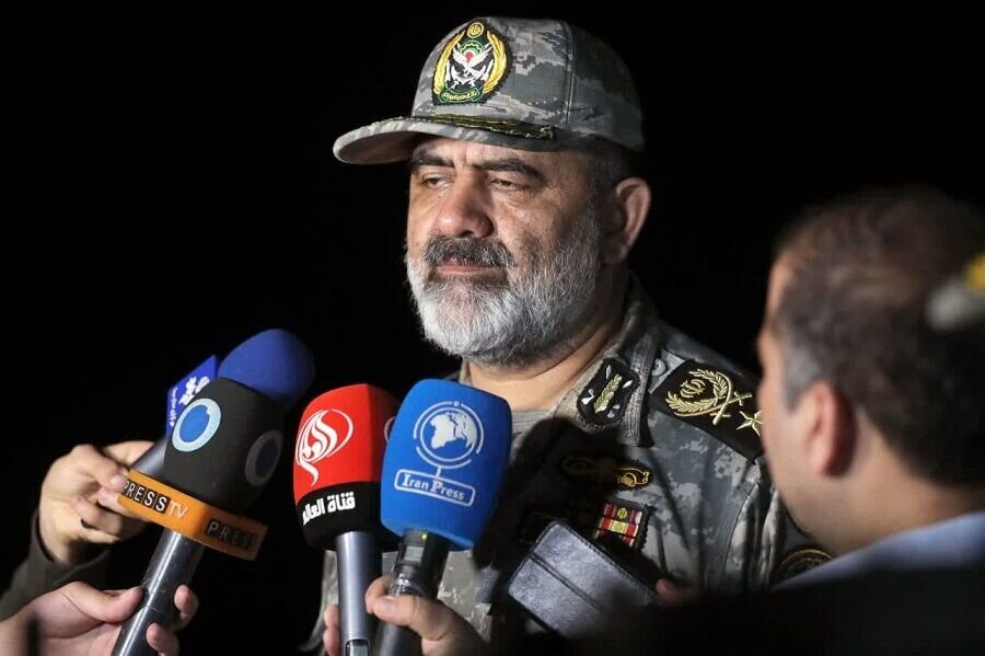 دریادار ایرانی: استقرار ناوگانهای فرامنطقهای در غرب آسیا قابل توجیه نیست/ مردم ایران با قدرت افزونتری در برابر آنها میایستند. دریادار ایرانی: استقرار ناوگانهای فرامنطقهای در غرب آسیا قابل توجیه نیست/ مردم ایران با قدرت افزونتری در برابر آنها میایستند.