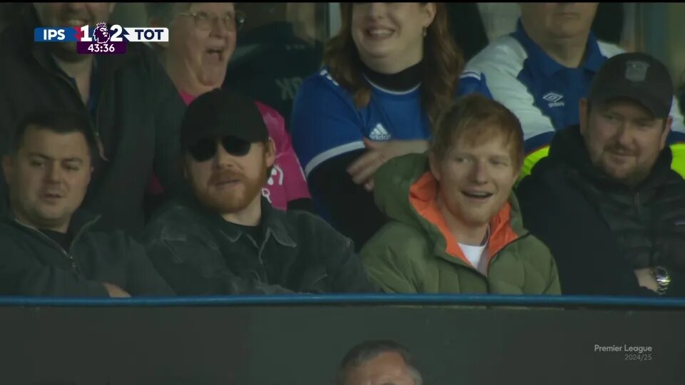 عکس | بازیگر هریپاتر تماشاگر لیگ برتر شد!