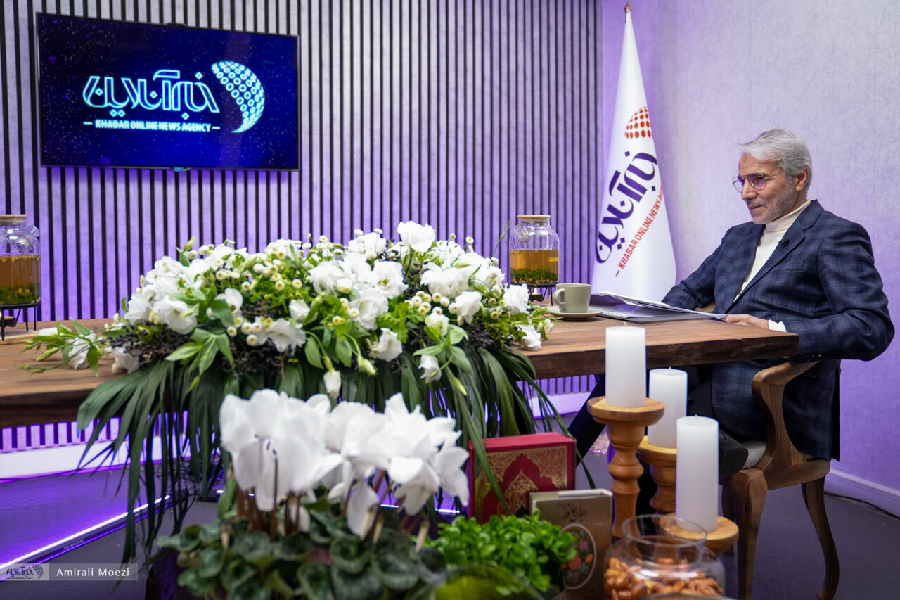 نوبخت: با مردم گرسنه نمی توانیم رو در روی دنیا بمانیم/ روحانی آینده ایران را قطعا دستآویز رفاقت نمی کند/ یک گروه خواهان ابقای تحریم ها هستند