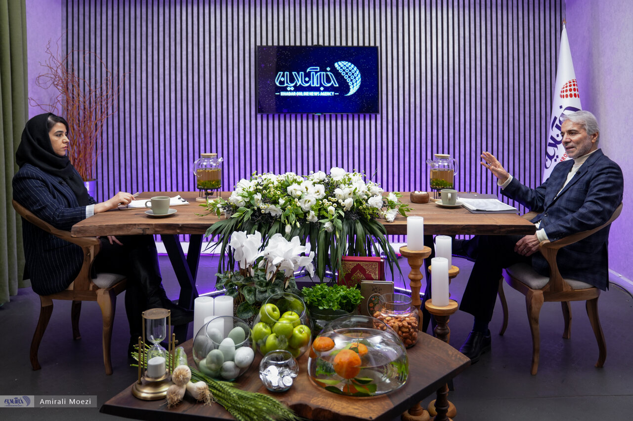 نوبخت: با مردم گرسنه نمی توانیم رو در روی دنیا بمانیم/ روحانی آینده ایران را قطعا دستآویز رفاقت نمی کند/ یک گروه خواهان ابقای تحریم ها هستند