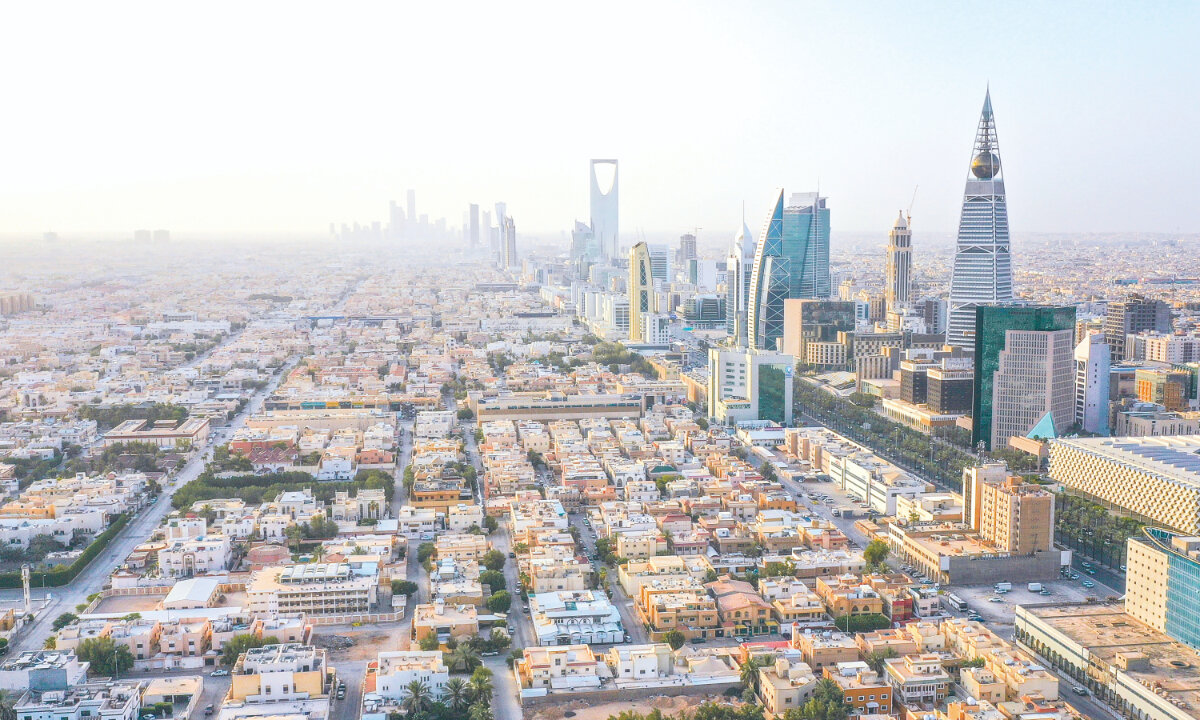 سودی که از تحریم ایران به جیب اعراب سرریز میشود/حاکمان عربی خلیج فارس با وضعیت ایران، رویاهای خود را تحقق میبخشند!