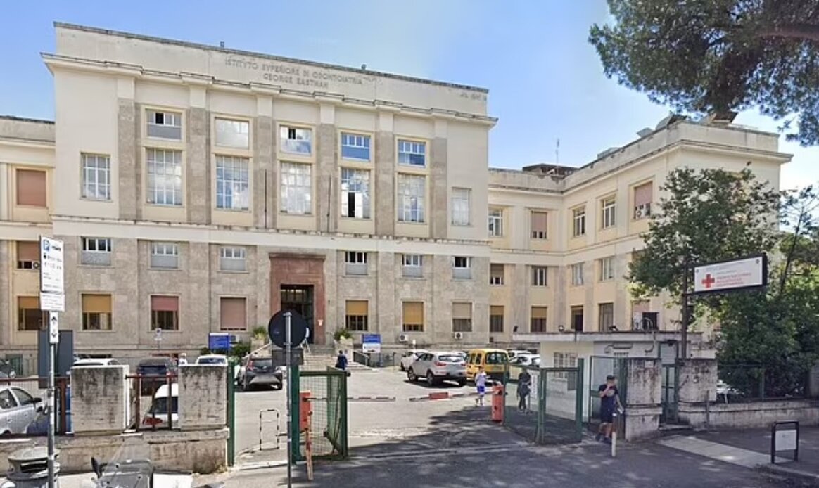 برداشتن اشتباهی فک بهجای دندان عقل بیمار در یک بیمارستان