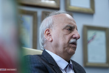 چرا نمیتوان تورم را به یکباره کاهش داد؟ / عبده تبریزی: اگر مسیر دهه ۸۰ ادامه مییافت، امروز شبیه ترکیه و عربستان بودیم چرا نمیتوان تورم را به یکباره کاهش داد؟ / عبده تبریزی: اگر مسیر دهه ۸۰ ادامه مییافت، امروز شبیه ترکیه و عربستان بودیم