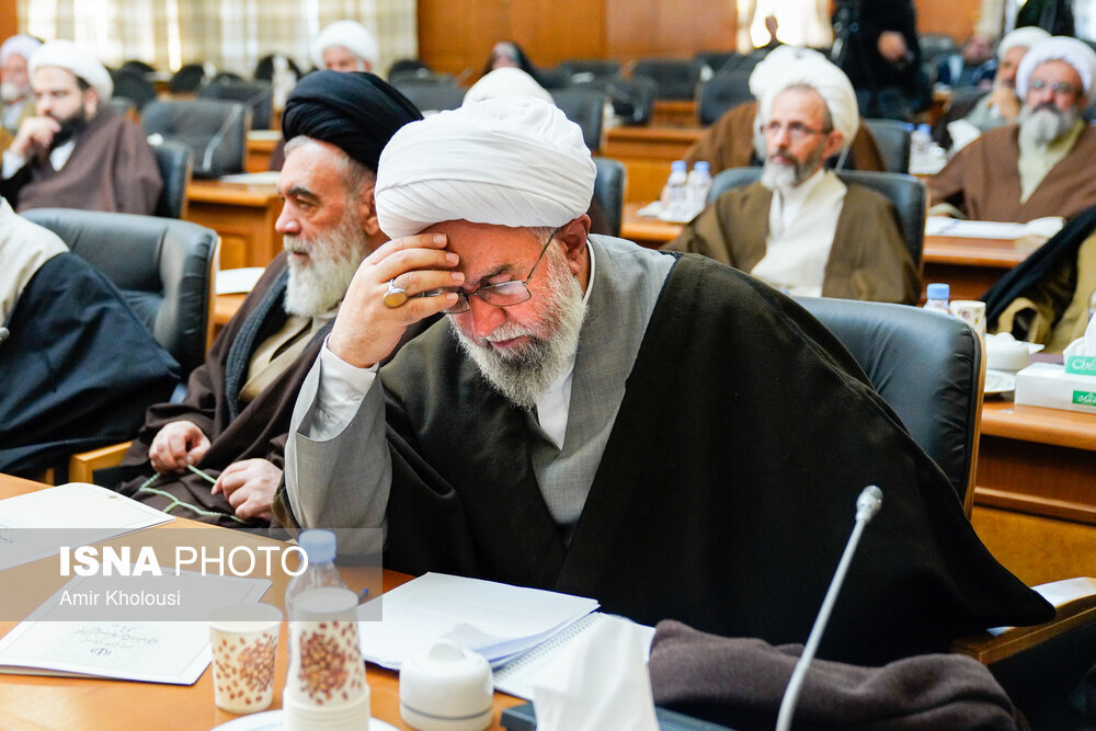 تصاویر جلسه مشترک هیئت رئیسه و کمیسیونهای مجلس خبرگان رهبری با حضور احمد خاتمی و مصباحی مقدم