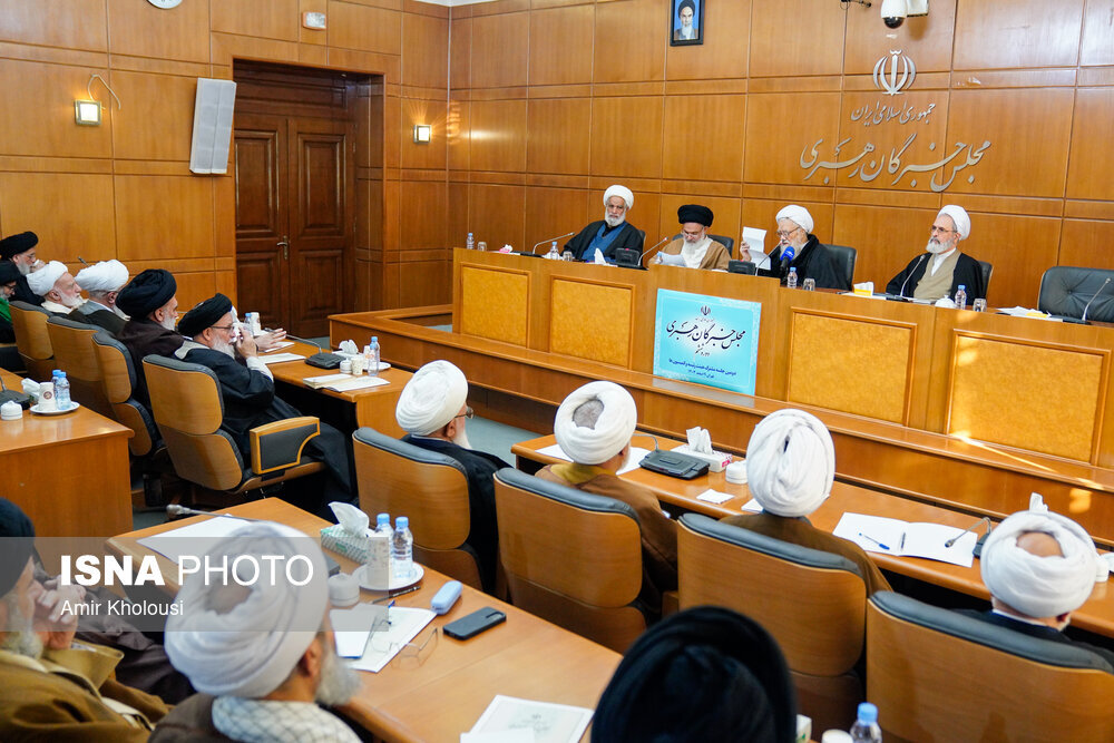 تصاویر جلسه مشترک هیئت رئیسه و کمیسیونهای مجلس خبرگان رهبری با حضور احمد خاتمی و مصباحی مقدم
