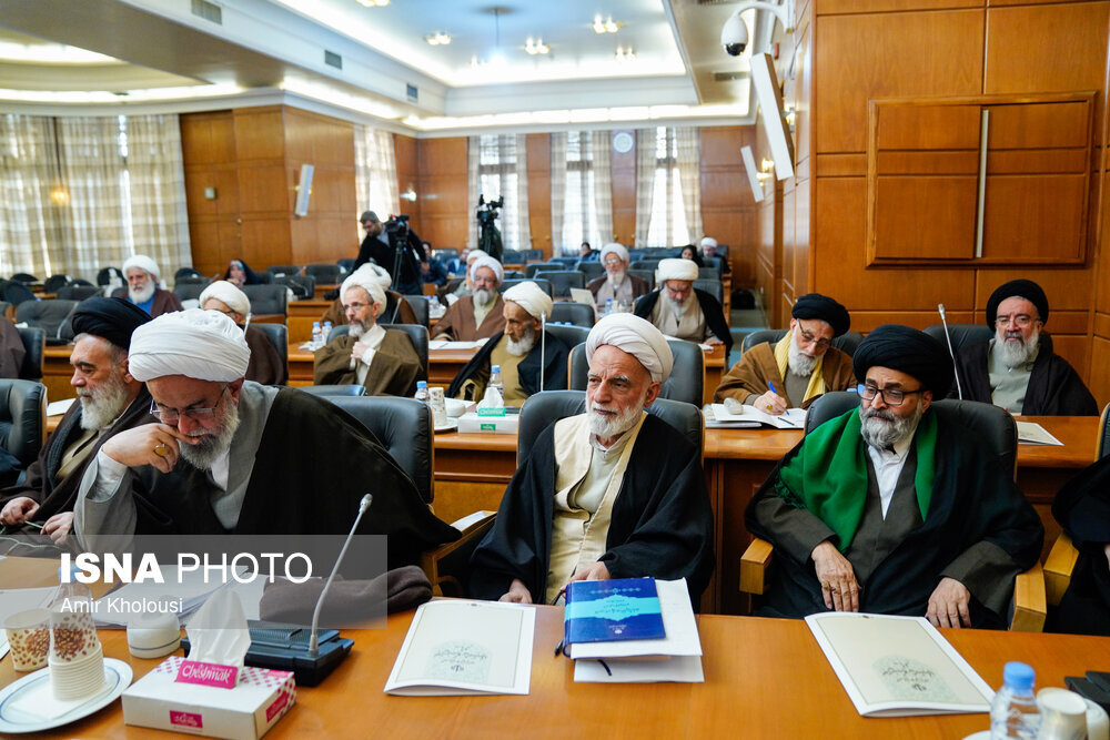 تصاویر جلسه مشترک هیئت رئیسه و کمیسیونهای مجلس خبرگان رهبری با حضور احمد خاتمی و مصباحی مقدم