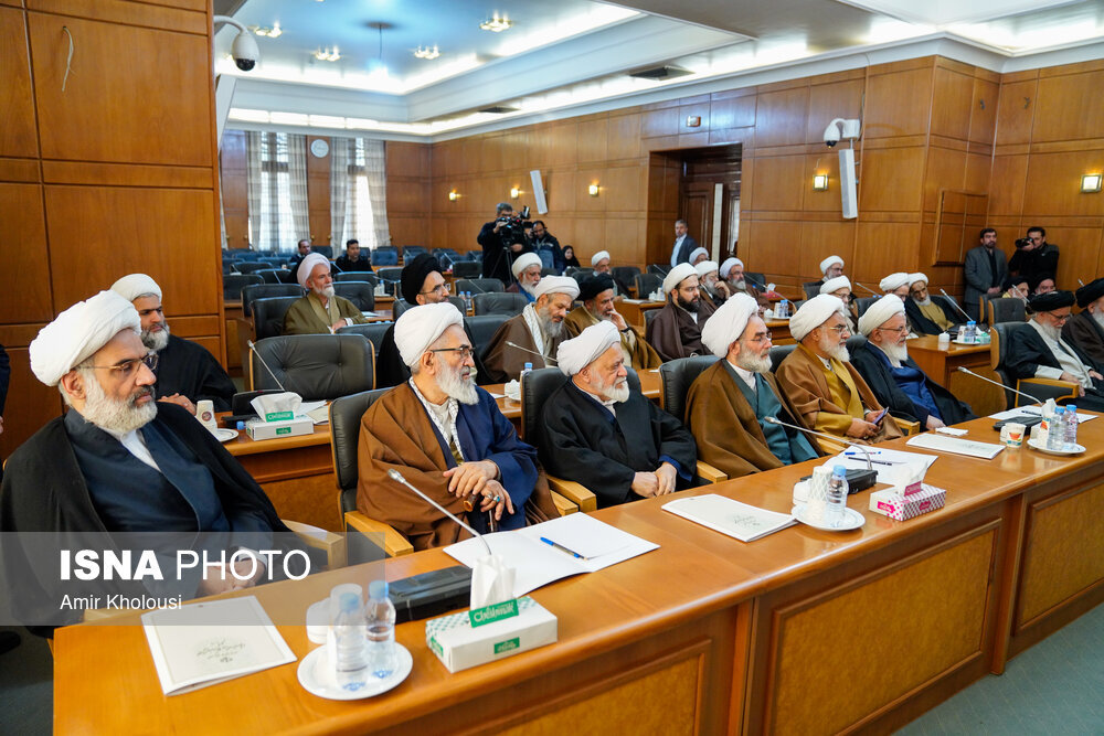 تصاویر جلسه مشترک هیئت رئیسه و کمیسیونهای مجلس خبرگان رهبری با حضور احمد خاتمی و مصباحی مقدم