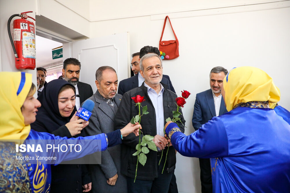 بازدید پزشکیان از مرکز خیریه و نیکوکاری ریحانهالنبی اسلامشهر/ معرفی دستگاه سنگشکن هولمیوم ایرانی با حضور رئیسجمهور+ عکس