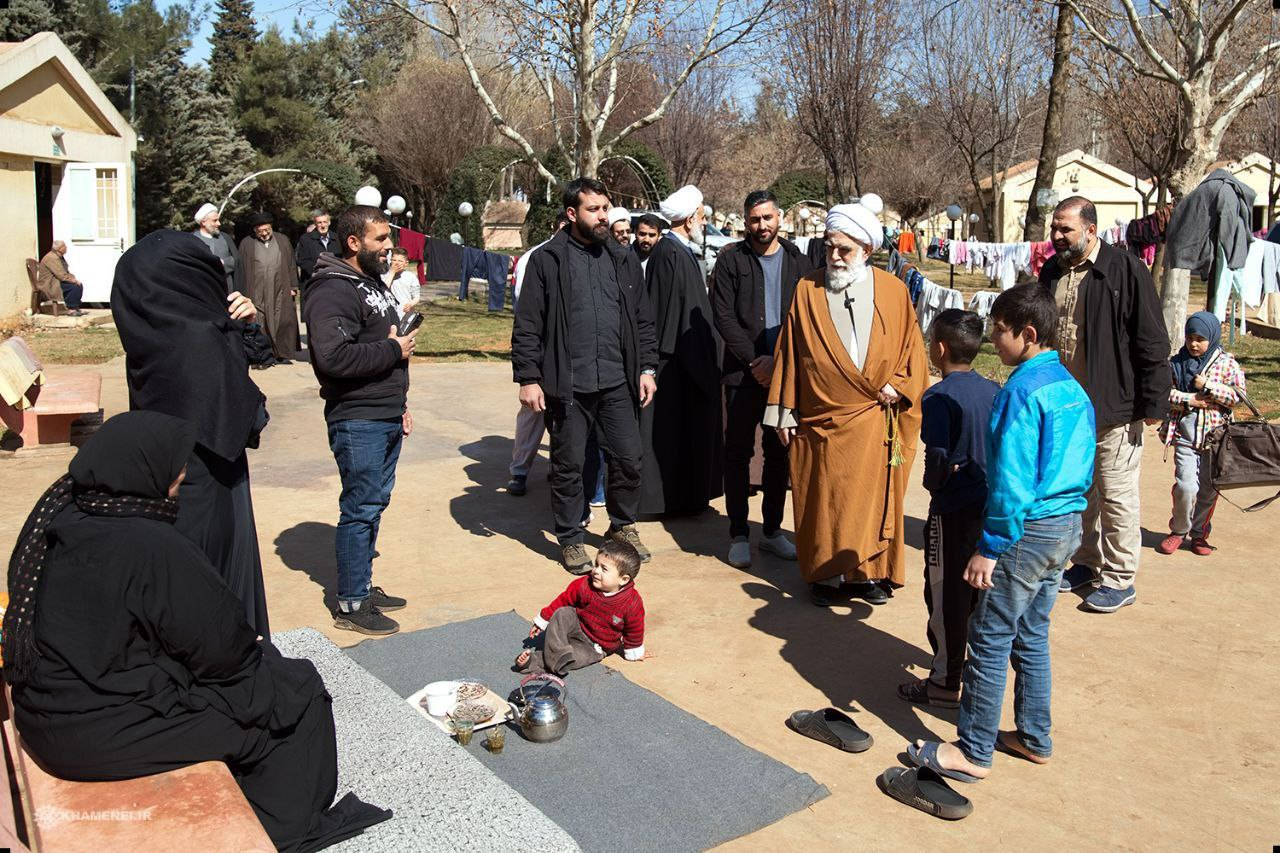 تصاویری از بازدید سرزده نمایندگان رهبر انقلاب از یک اردوگاه در لبنان