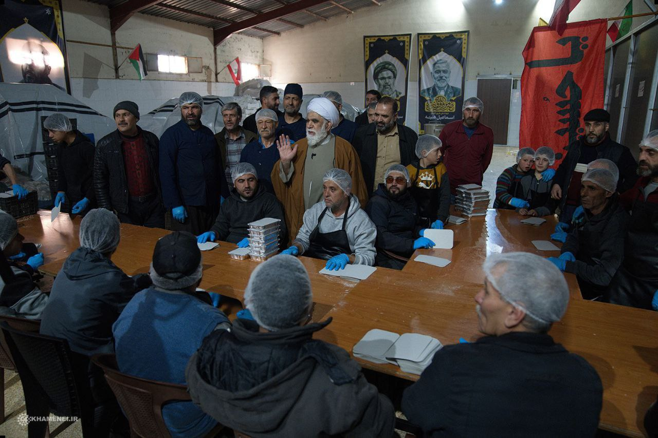 تصاویری از بازدید سرزده نمایندگان رهبر انقلاب از یک اردوگاه در لبنان