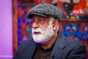 ببینید| به دوش پزشکیان شنل ارغوانی بیندازید یا لباس کارگری تن او کنید، باز همین پزشکیان است