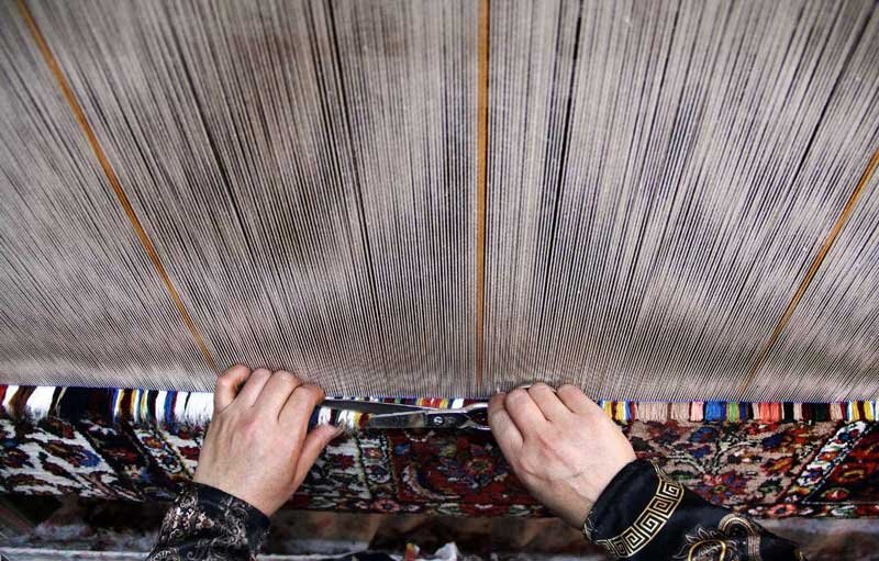 فروش فرشهای هند و پاکستان بهنام فرش ایرانی در بازارهای جهانی؛ کاهش ۹۰ درصدی صادرات فرش ایران/ رباتها چه بلایی سر هنر اصیل آوردند؟