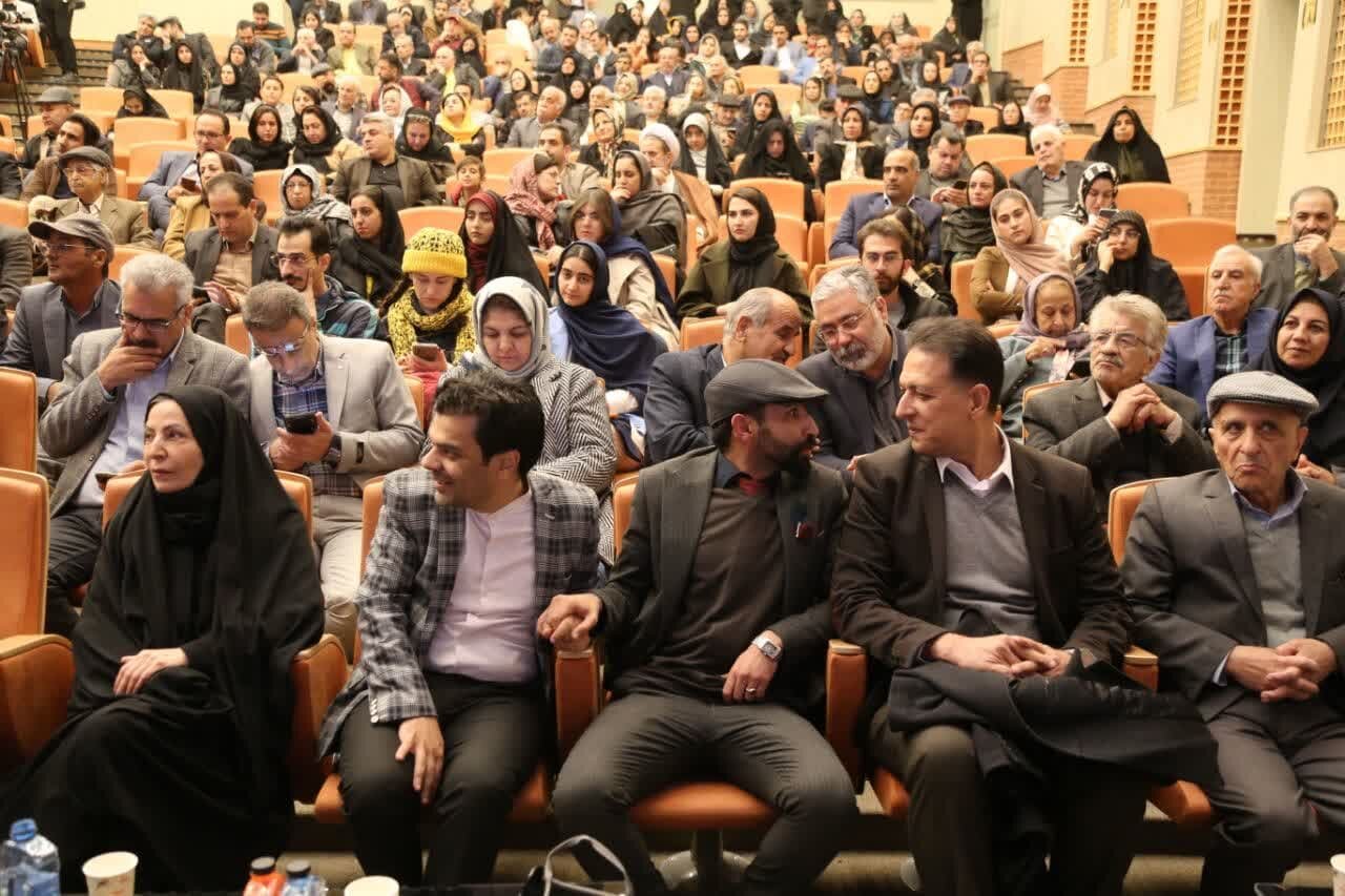 آیین نکوداشت شاعر و مدیحه سرای پیشکسوت استاد سید محمود الهام بخش آیین نکوداشت شاعر و مدیحه سرای پیشکسوت استاد سید محمود الهام بخش