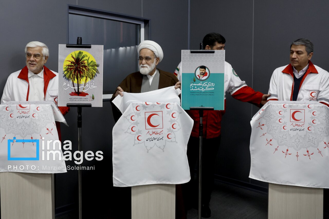 عارف: انقلاب ما، انقلاب ارزشهاست و هرگز دنبال جهانگشایی نیستیم/ معاون اول رئیس جمهور در یونیفرم متفاوت