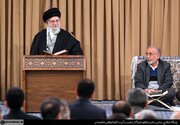 رهبر انقلاب: ملت ایران با دیگر ملت‌ها مشکلی ندارد/ قرآن متضمن این است که در چه مرحله دست همکاری بدهیم، در چه مرحله مشت به دهان قدرتمداران کافر بکوبیم