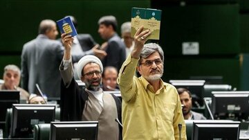 بگومگوی کوچک زاده با قالیباف / حمله نماینده تندرو به ظریف و روحانی؛ صحبتهایشان نادانانه و از روی خباثت بود / رئیس مجلس: خارج از دستور صحبت نکنید